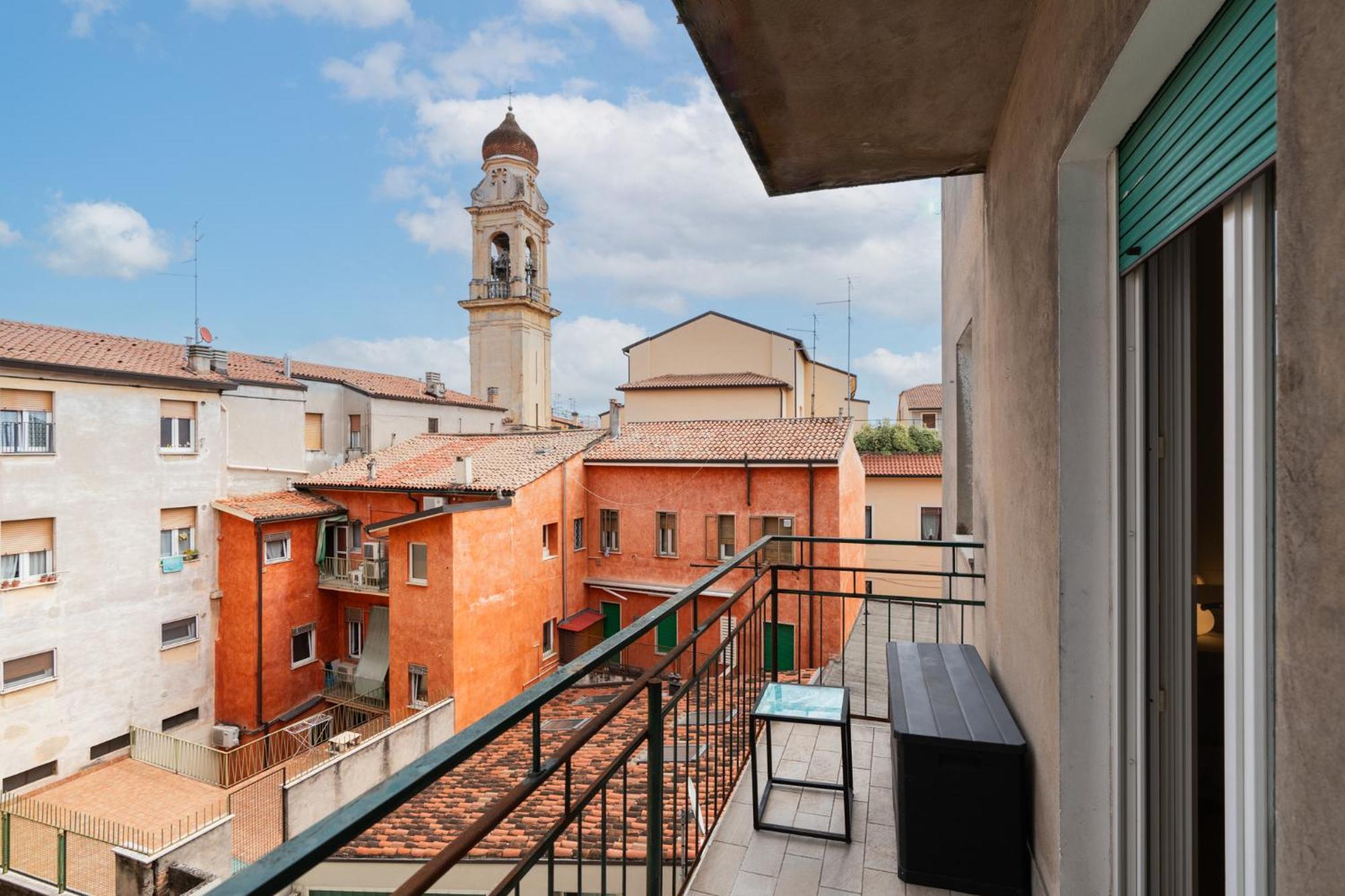 Domus Verona - Ampia Residenza Filippini A Pochi Passi Dall'Arena 客房 照片